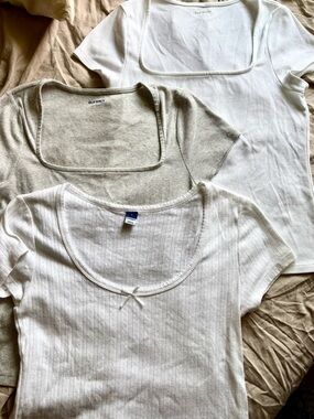Old Navy Women's Large Short Sleeve Tops in White and Heather Gray